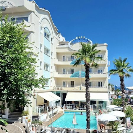 Luxor Beach Boutique Hotel Cattolica Esterno foto