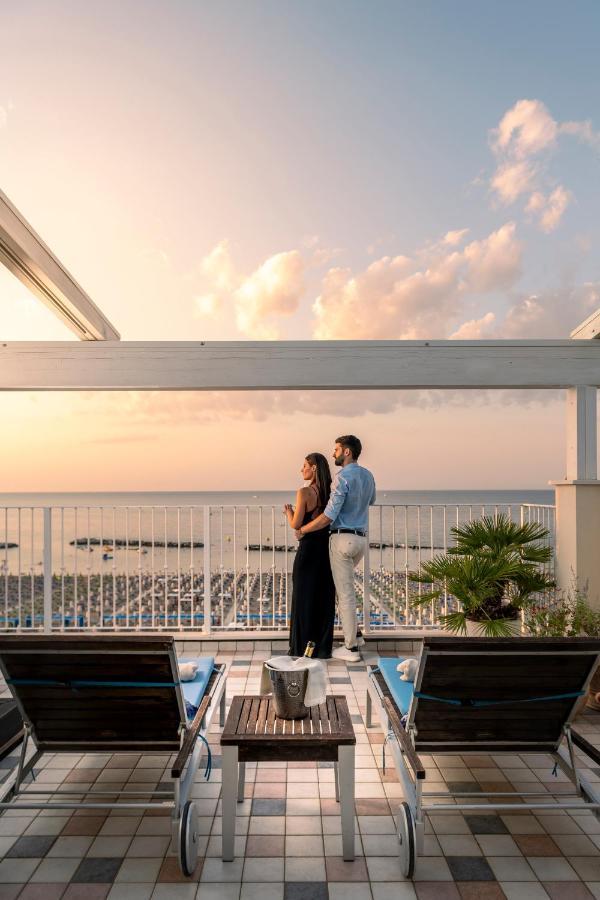 Luxor Beach Boutique Hotel Cattolica Esterno foto