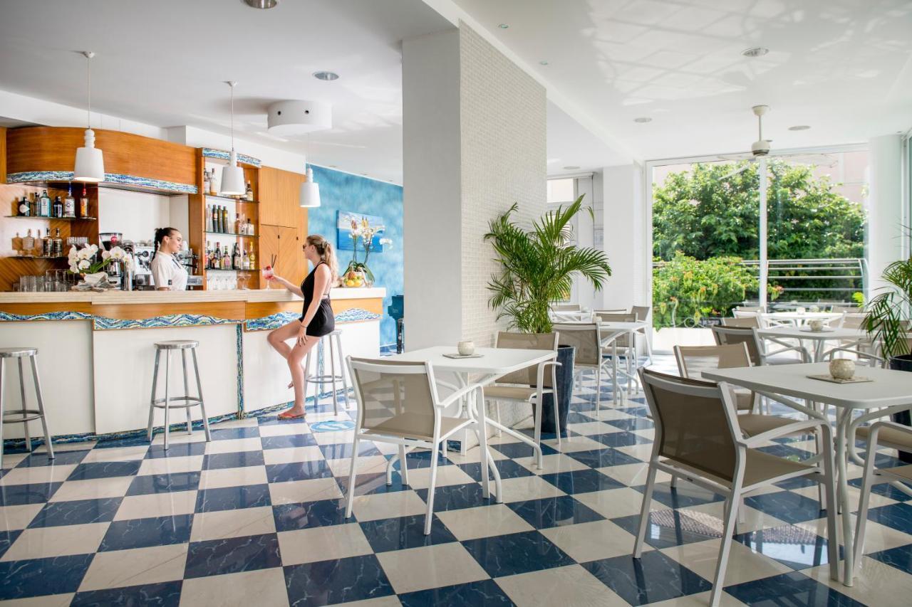 Luxor Beach Boutique Hotel Cattolica Esterno foto