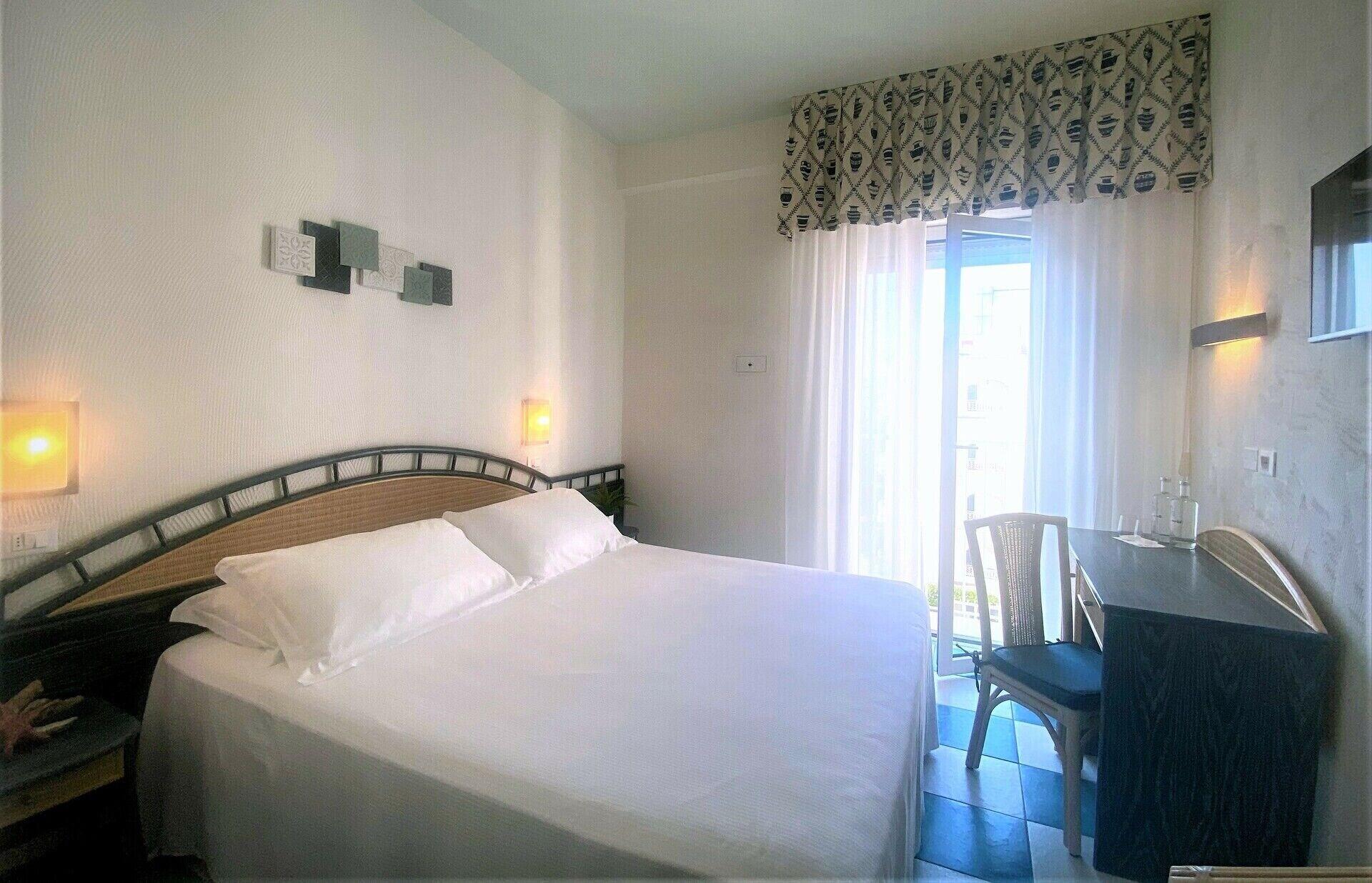 Luxor Beach Boutique Hotel Cattolica Esterno foto