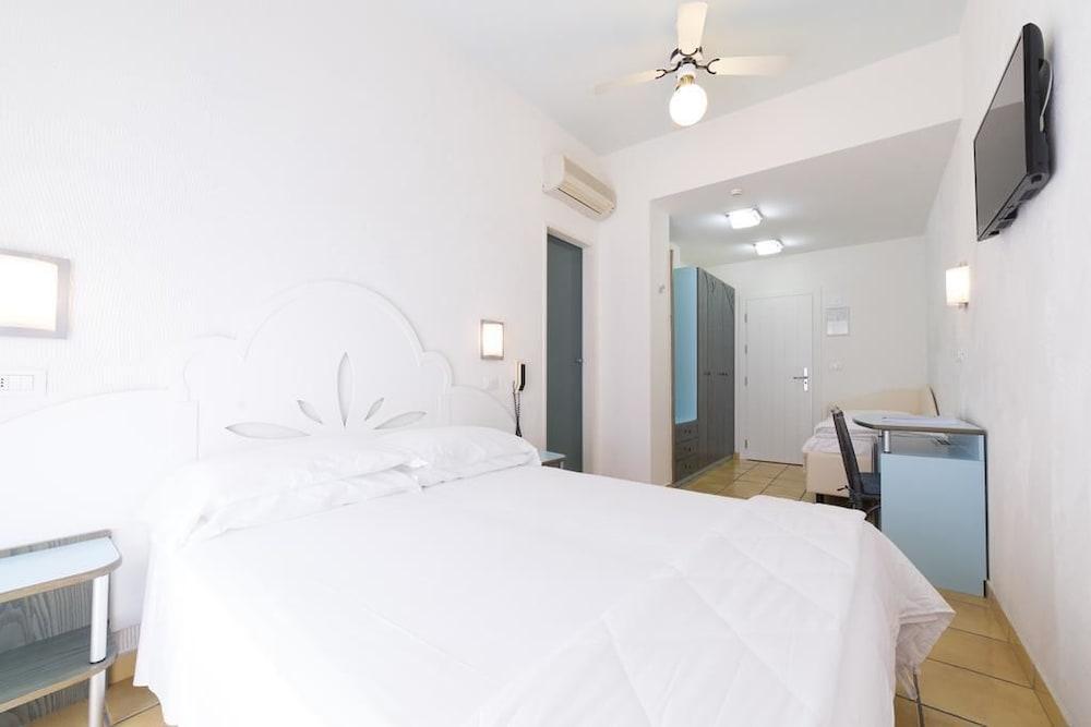 Luxor Beach Boutique Hotel Cattolica Esterno foto