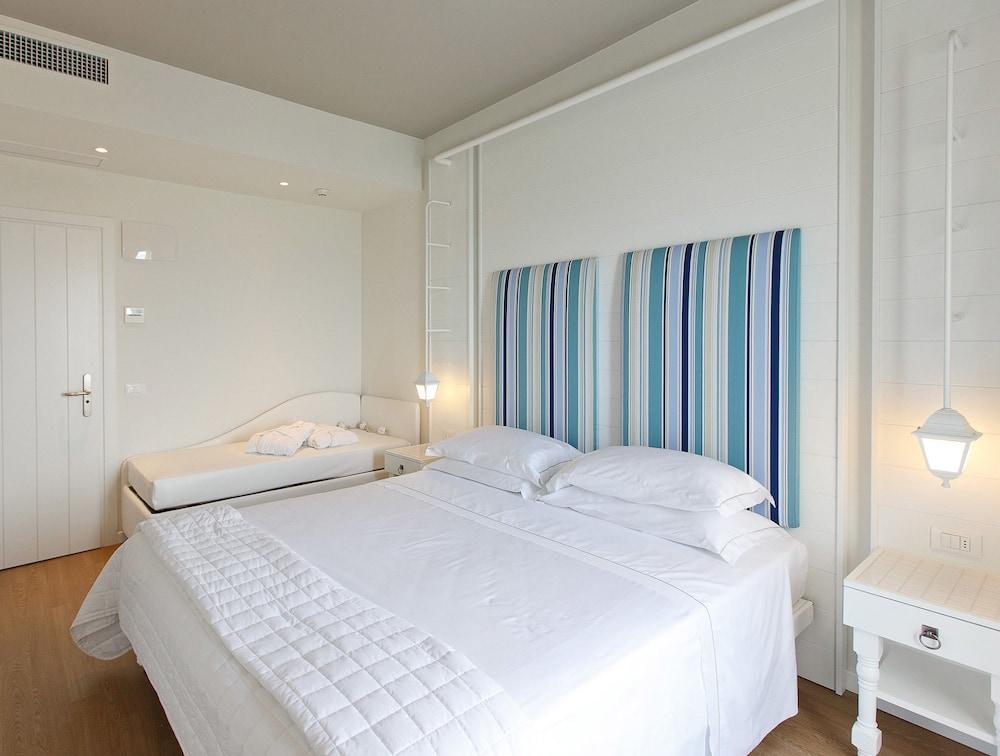 Luxor Beach Boutique Hotel Cattolica Esterno foto