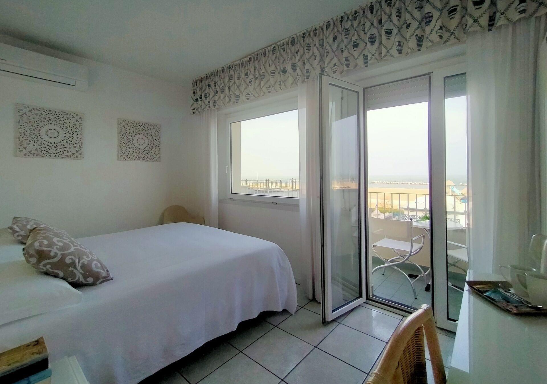 Luxor Beach Boutique Hotel Cattolica Esterno foto