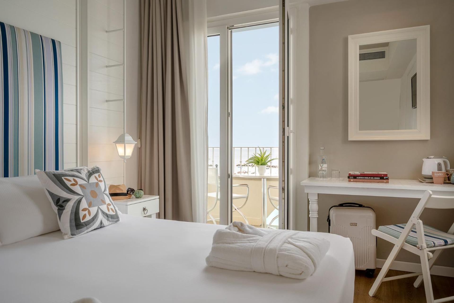 Luxor Beach Boutique Hotel Cattolica Esterno foto