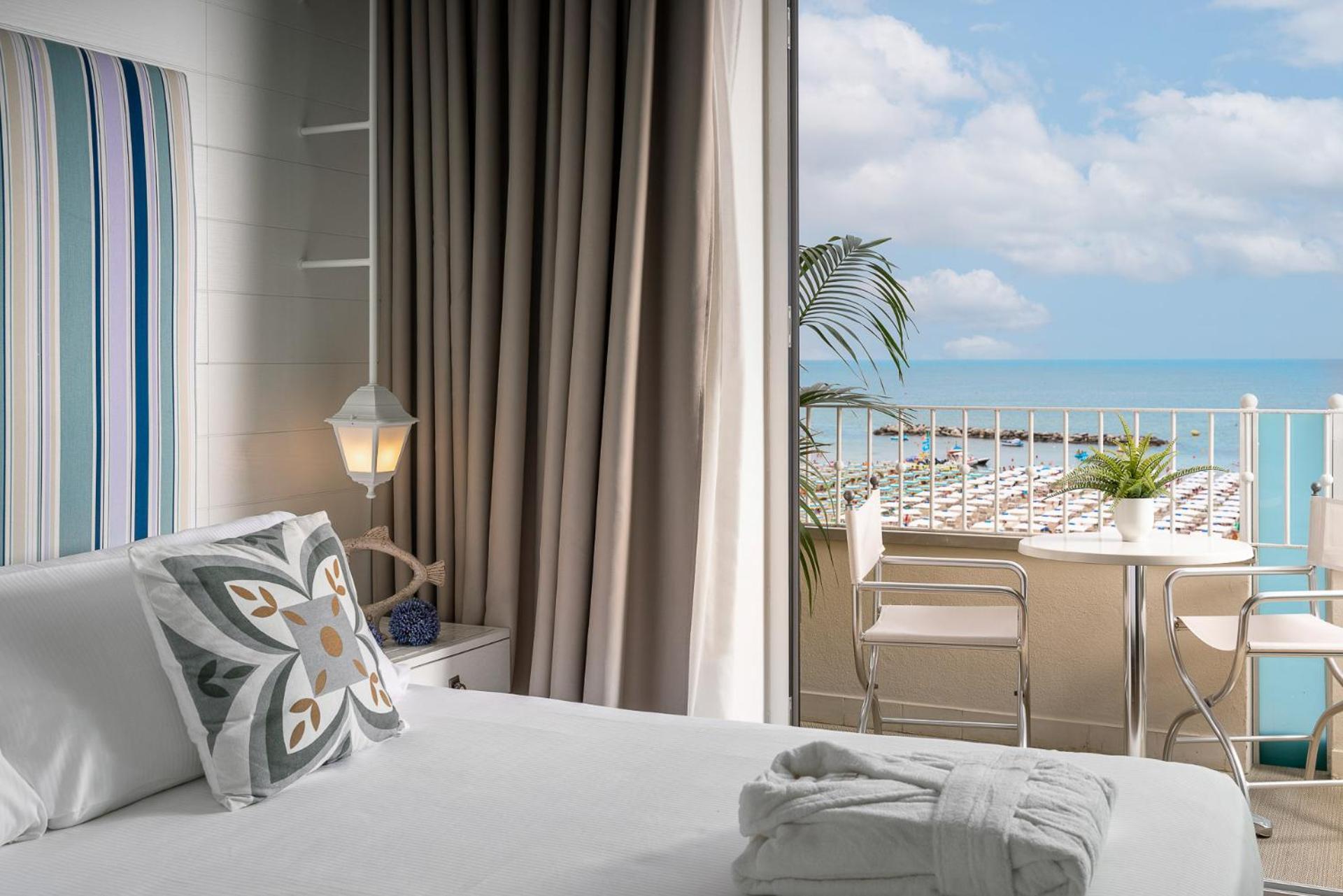 Luxor Beach Boutique Hotel Cattolica Esterno foto