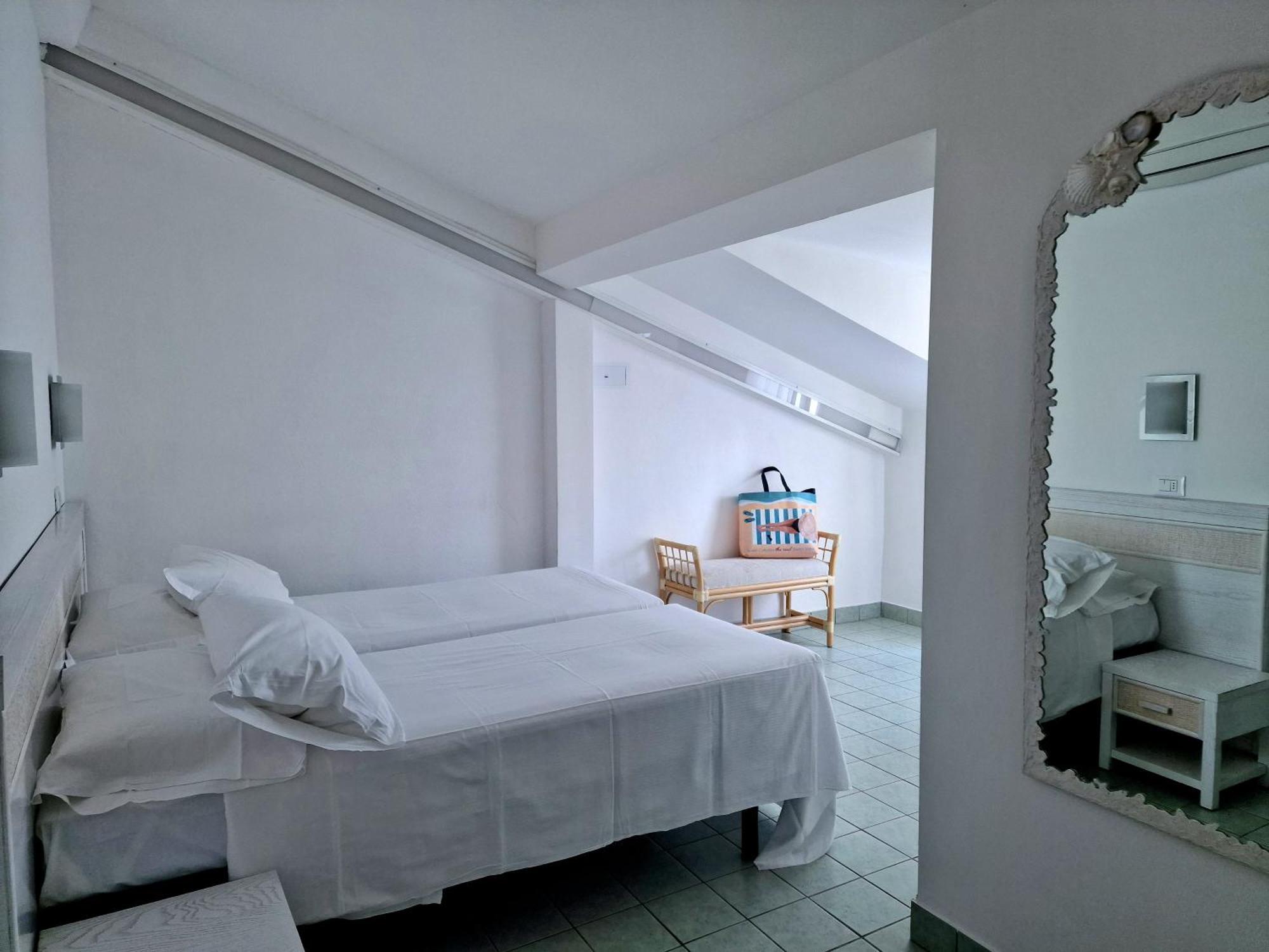 Luxor Beach Boutique Hotel Cattolica Esterno foto