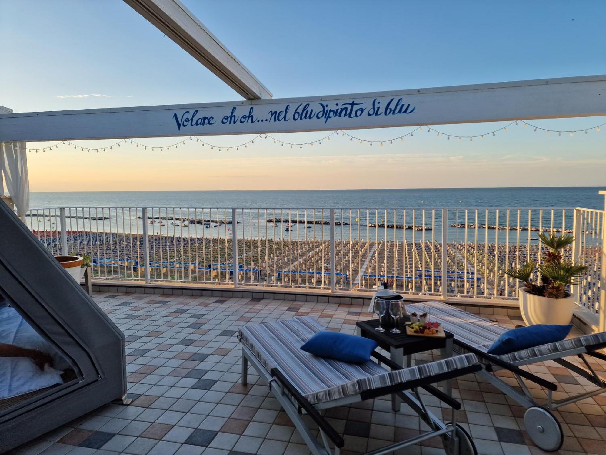 Luxor Beach Boutique Hotel Cattolica Esterno foto