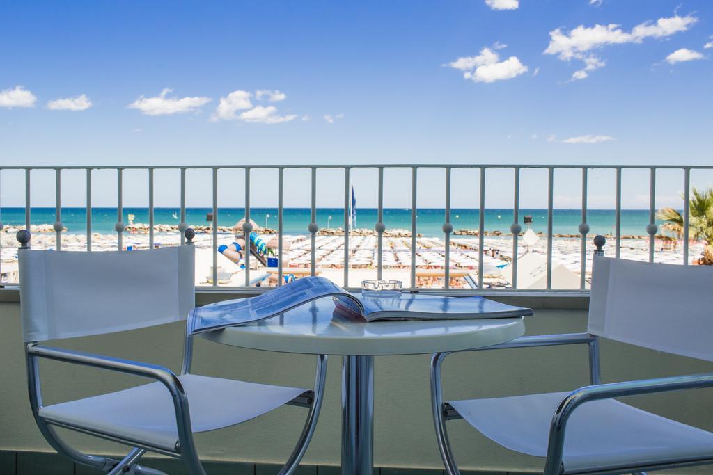 Luxor Beach Boutique Hotel Cattolica Esterno foto